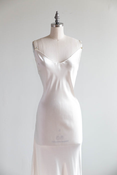 Elegant 1930's Ivory Lace Wedding Gown With Long Sleeves & Short Train / ML
