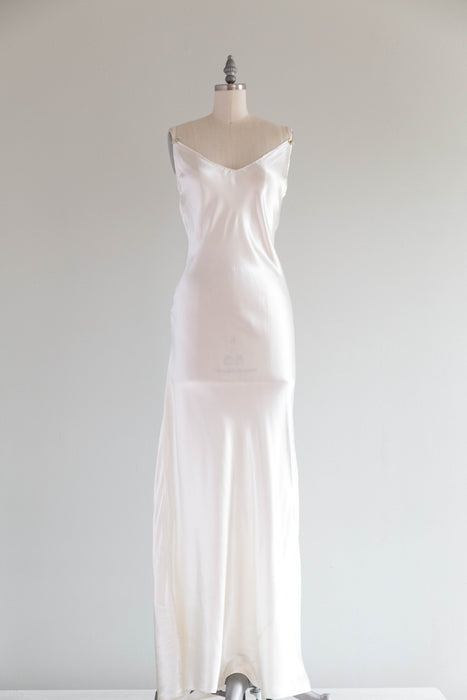 Elegant 1930's Ivory Lace Wedding Gown With Long Sleeves & Short Train / ML