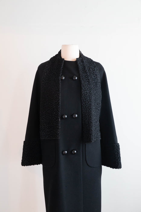 Elegant 1960's Black Wool Balenciaga Influenced Cocoon Coat With Fur Trim / M