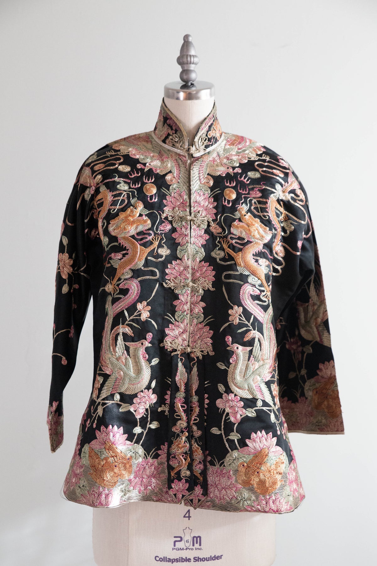 Stunning 1930's Chinese Embroidered Silk Wedding Jacket / XS
