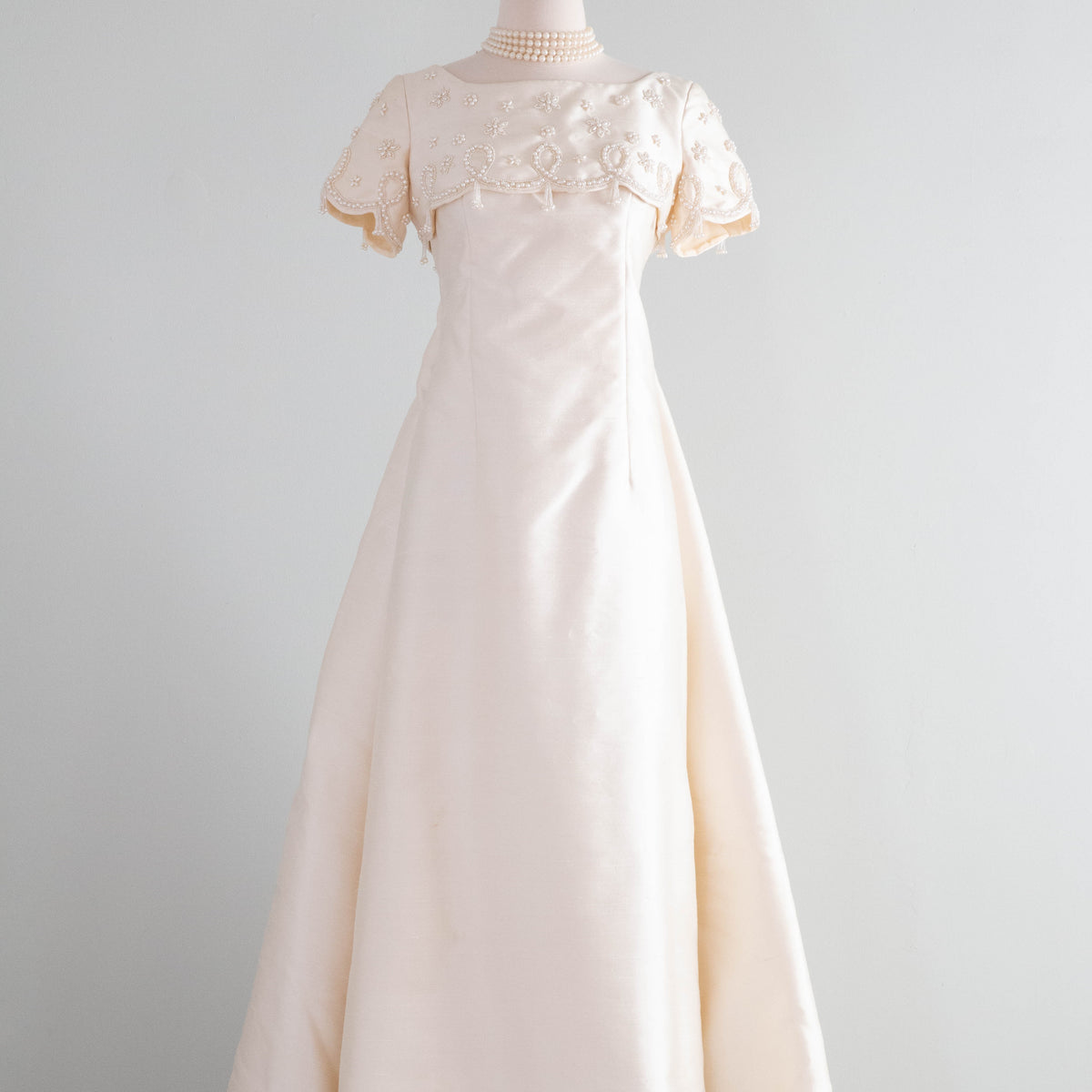 vintage wedding dress 60s Elegant 1960's Shantung Silk Wedding Gown With Pearls & Watteau Train –  Xtabay Vintage