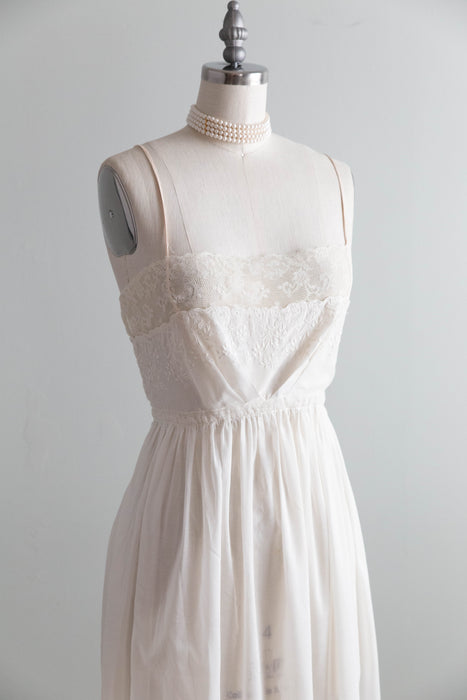 Exquisite Vintage Embroidered Lily of The Valley Ivory Peignoir Set By Iris / SM