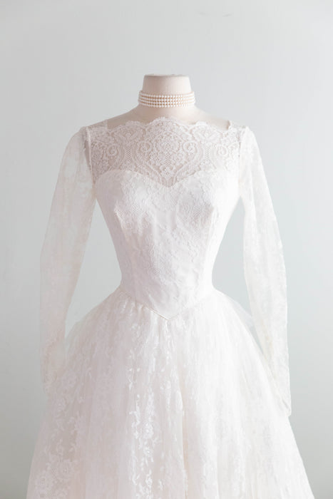 Enchanting 1950's Floral Chantilly Lace Wedding Gown / Small
