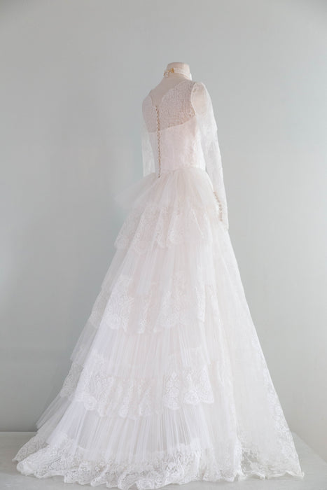 Enchanting 1950's Floral Chantilly Lace Wedding Gown / Small