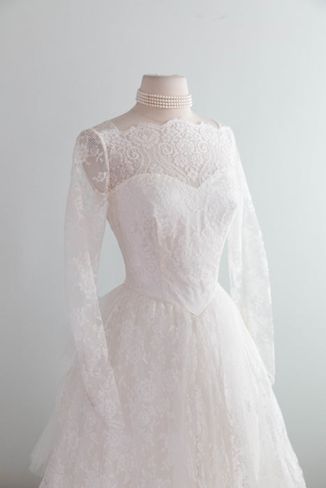 Enchanting 1950's Floral Chantilly Lace Wedding Gown / Small