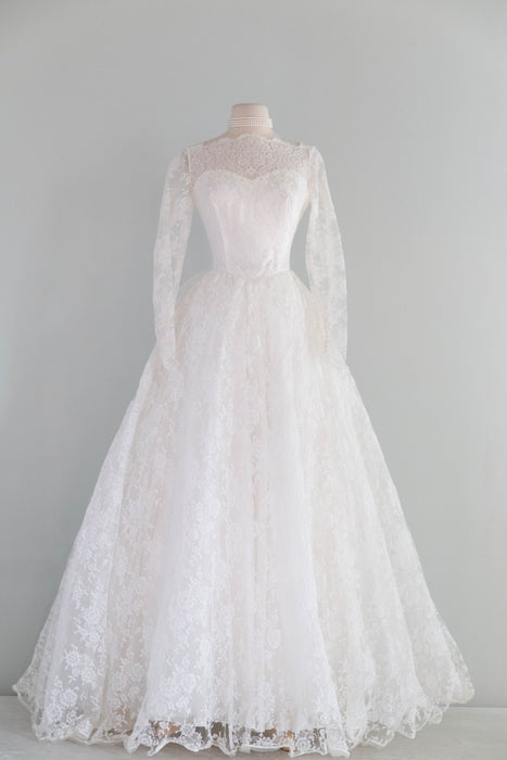 Enchanting 1950's Floral Chantilly Lace Wedding Gown / Small