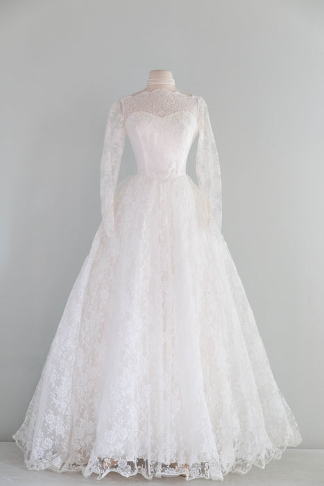 Enchanting 1950's Floral Chantilly Lace Wedding Gown / Small