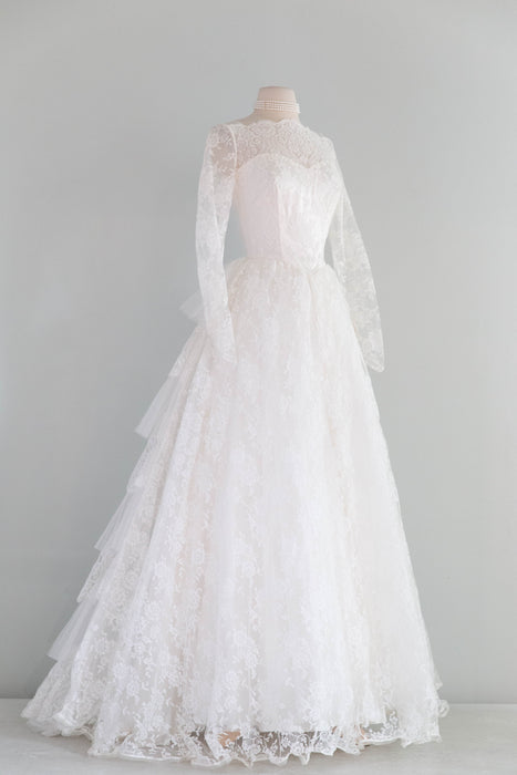 Enchanting 1950's Floral Chantilly Lace Wedding Gown / Small