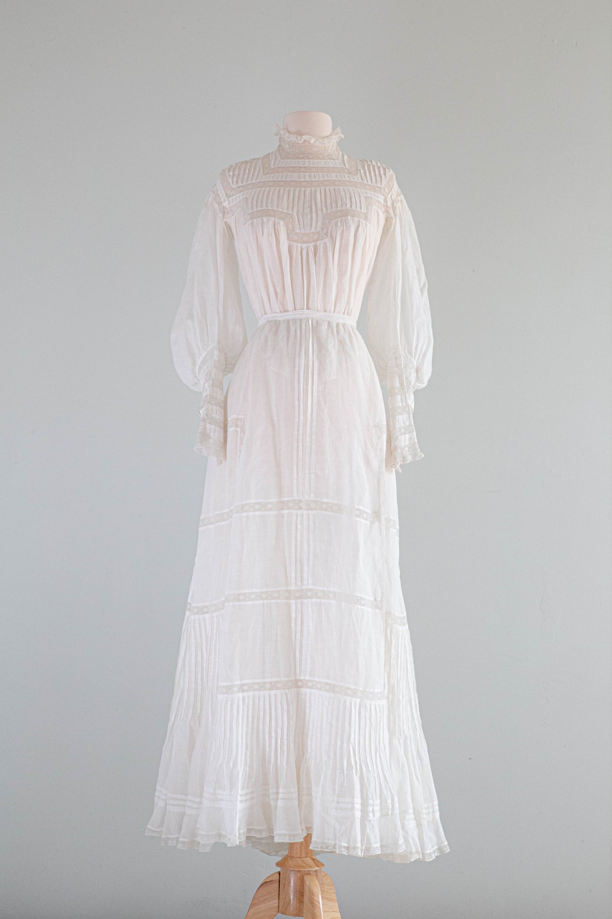 Exquisite Edwardian White Cotton Lawn Wedding Dress Three Pieces / XS – Xtabay Vintage Exquisite Edwardian White Cotton Lawn Wedding Dress Three Pieces / XS – Xtabay Vintage