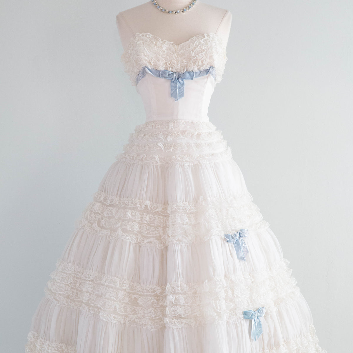 Beautiful 1950's Sweetheart Strapless Wedding Dress With Blue Bows / S –  Xtabay Vintage
