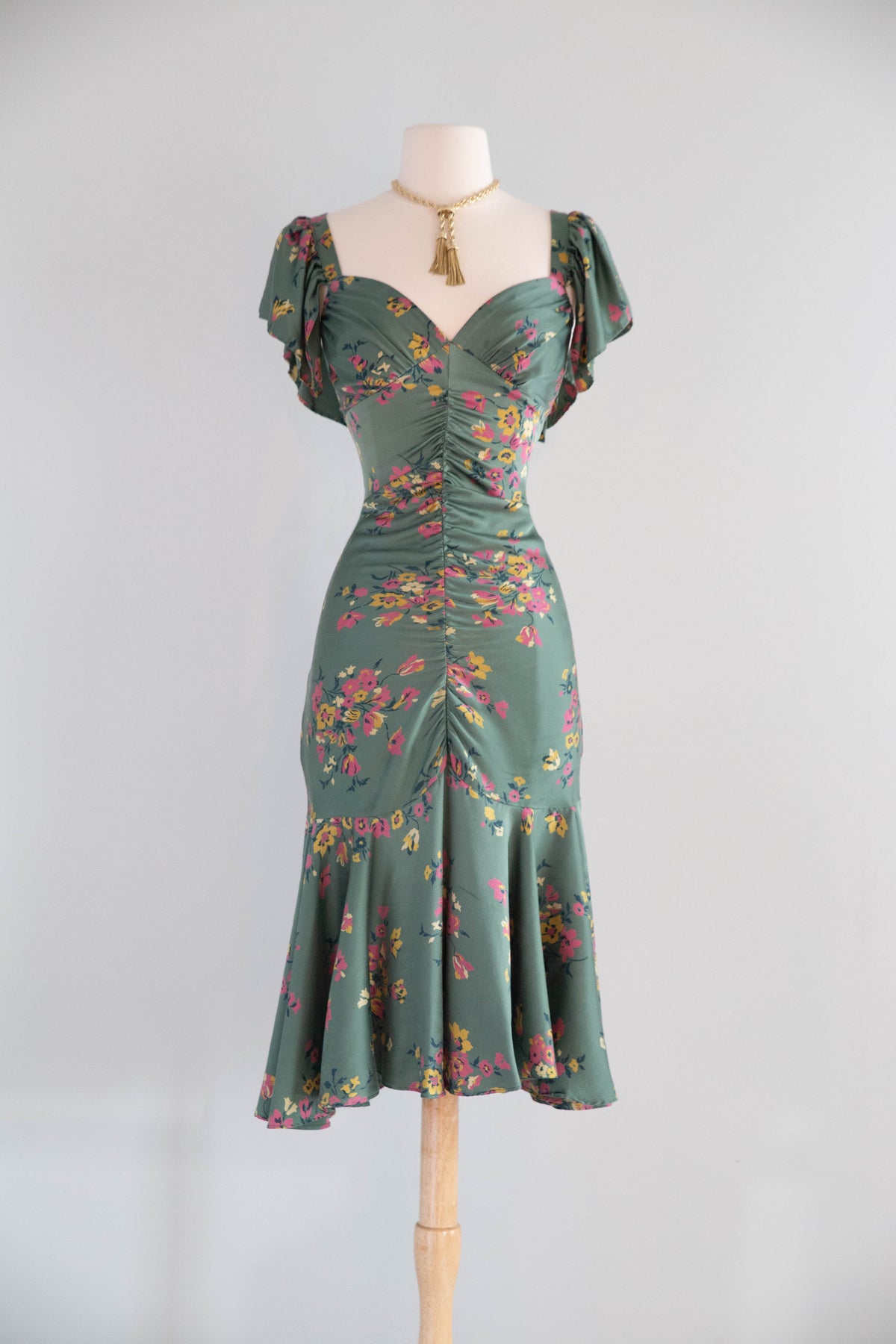betsey johnson dress vintage Beautiful Bottle Green Silk Floral Print – Xtabay Vintage low iron if needed Rose Gold Dama Dresses Size:US 11 Discreet back closure