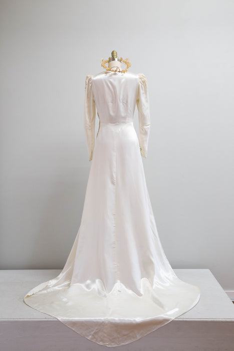 Stunning Late 1930's Gleaming Liquid Slipper Satin Wedding Gown With L – Xtabay Vintage Stunning Late 1930's Gleaming Liquid Slipper Satin Wedding Gown With L – Xtabay Vintage