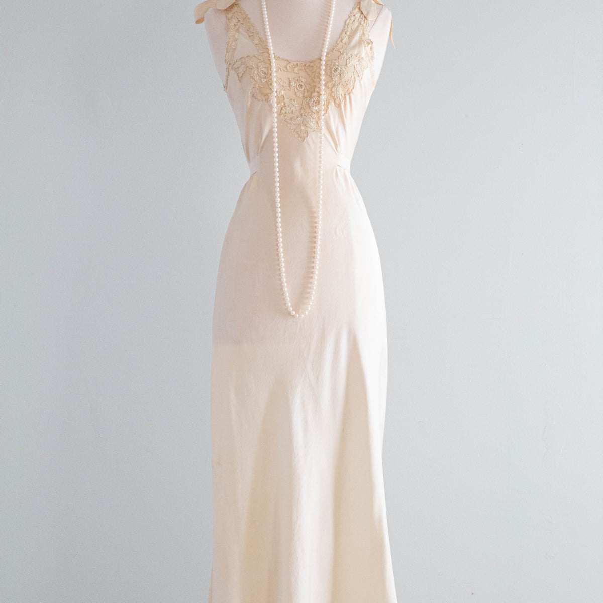 white christmas dresses Vintage 1930's Silk Bias Cut Slip Dress With Tie Shoulders & Lace / SM Xtabay Vintage white christmas dresses Vintage 1930's Silk Bias Cut Slip Dress With Tie Shoulders & Lace / SM Xtabay Vintage