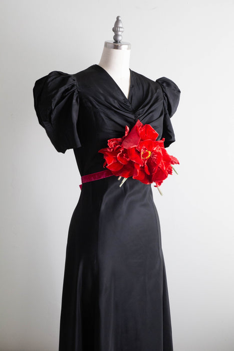 Elegant 1930's Grand Floral Evening Gown In Black Taffeta / Small