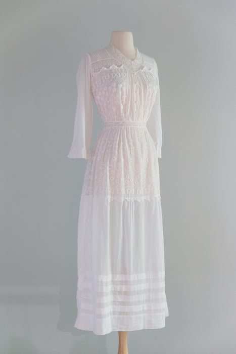 Enchanting Antique Edwardian Embroidered Cotton Lawn Dress With Bows & Bouquets / XS
