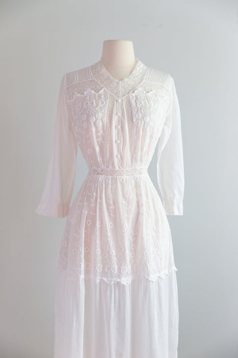 Enchanting Antique Edwardian Embroidered Cotton Lawn Dress With Bows & Bouquets / XS
