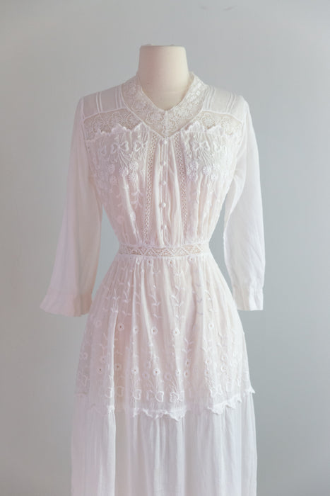 Enchanting Antique Edwardian Embroidered Cotton Lawn Dress With Bows & Bouquets / XS