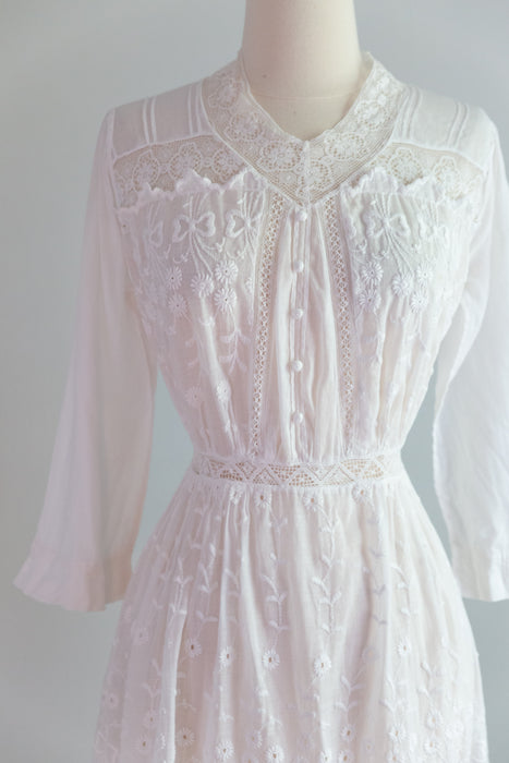 Enchanting Antique Edwardian Embroidered Cotton Lawn Dress With Bows & Bouquets / XS