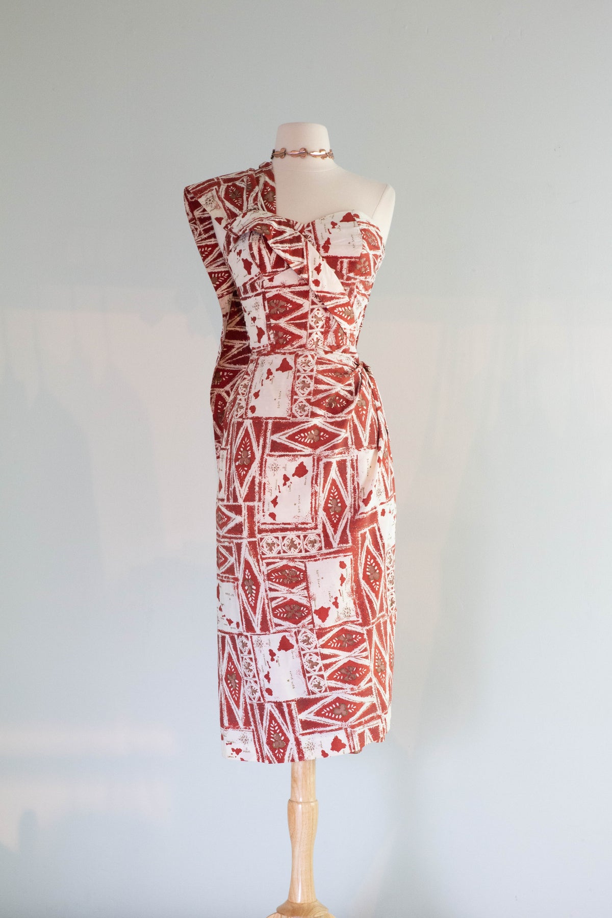 Iconic 1950's Alfred Shaheen Hawaiian Sarong Dress With Shoulder Swag – Xtabay Vintage