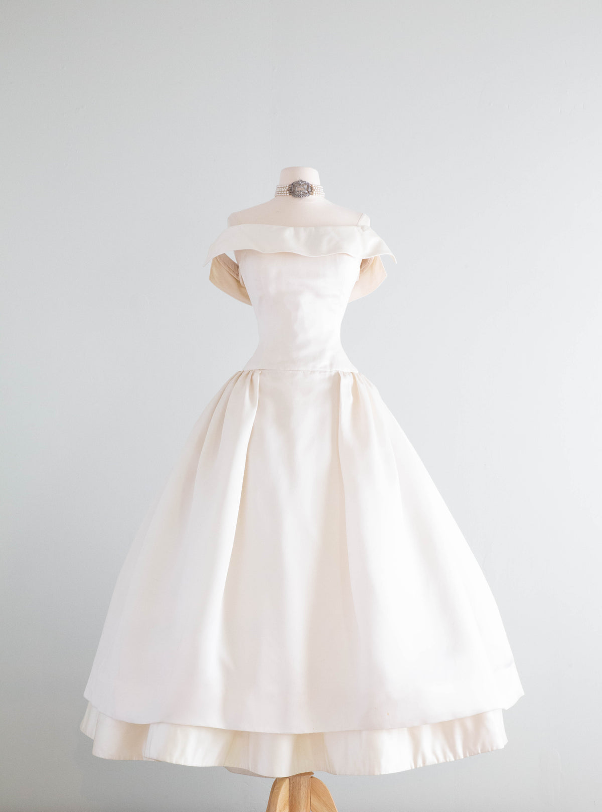 Stunning Vintage Vera Wang Silk Midi Length Wedding Dress / Small – Xtabay Vintage