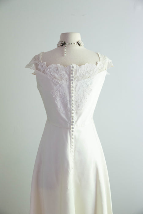 Elegant 1960's Ivory Taffeta Wedding Gown With Lace Neckline & Cap Sle Xtabay Vintage Elegant 1960's Ivory Taffeta Wedding Gown With Lace Neckline & Cap Sle Xtabay Vintage