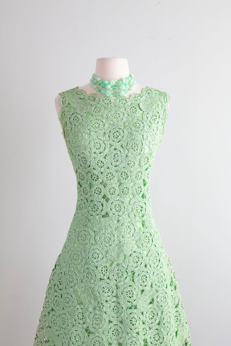 1960's Chic Italian Raffia Shift Dress In Matcha Green / M