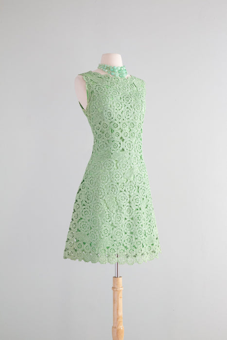 1960's Chic Italian Raffia Shift Dress In Matcha Green / M