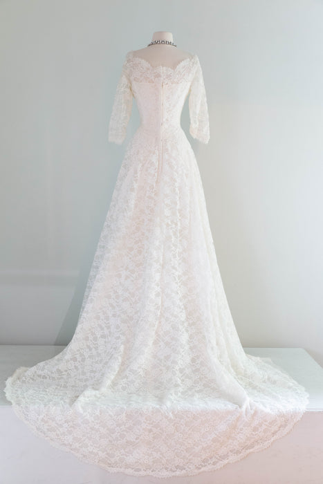 Stunning 1950's Cahill of Beverly Hills Chantilly Lace Wedding Gown / Small