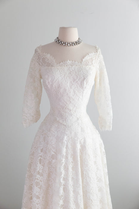 Stunning 1950's Cahill of Beverly Hills Chantilly Lace Wedding Gown / Small
