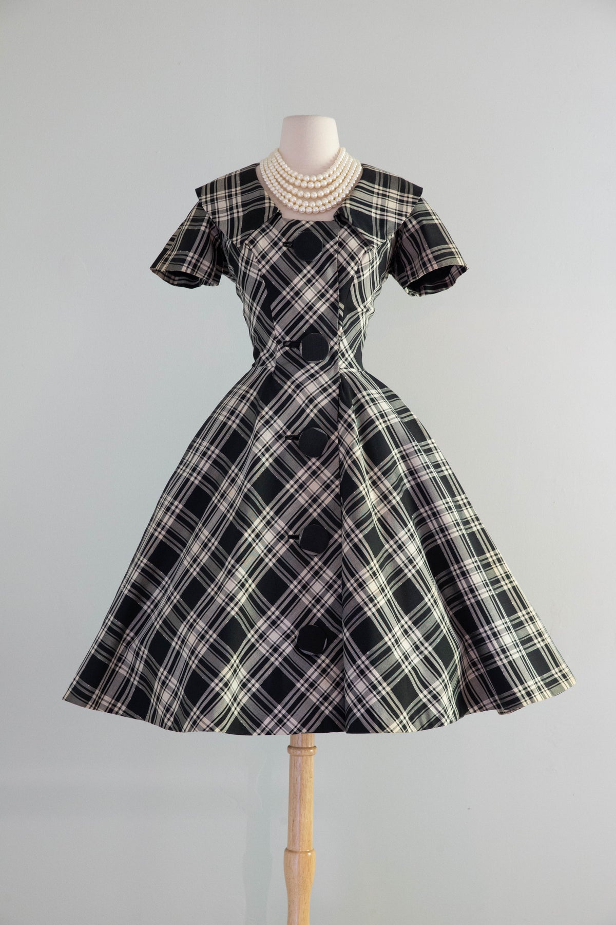 Fantastic 1950's Estevez Black & White Plaid Dress With Huge Buttons / – Xtabay Vintage