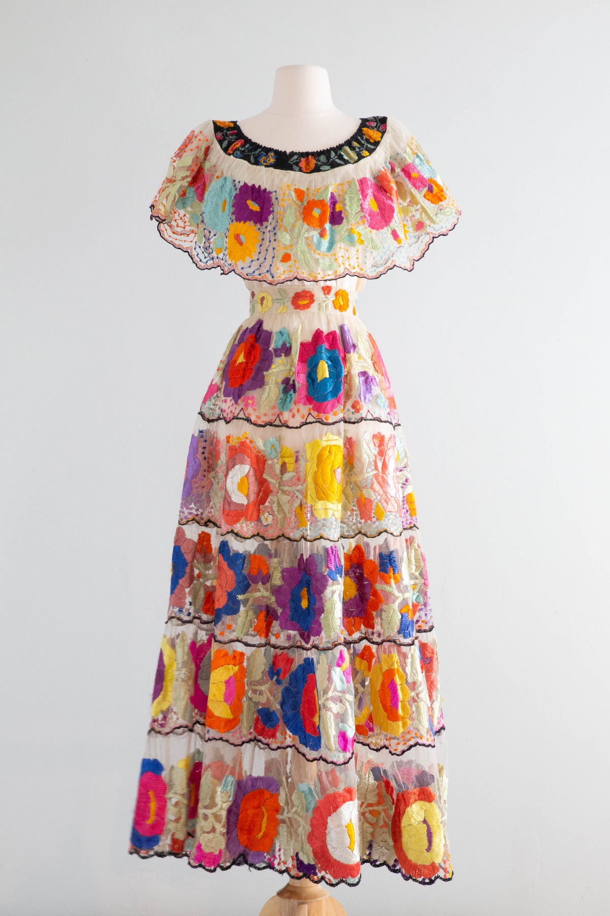 vintage mexican dress Rare 1940's Mexican Chiapas Two Piece Traditional Skirt & Blouse Gala –  Xtabay Vintage