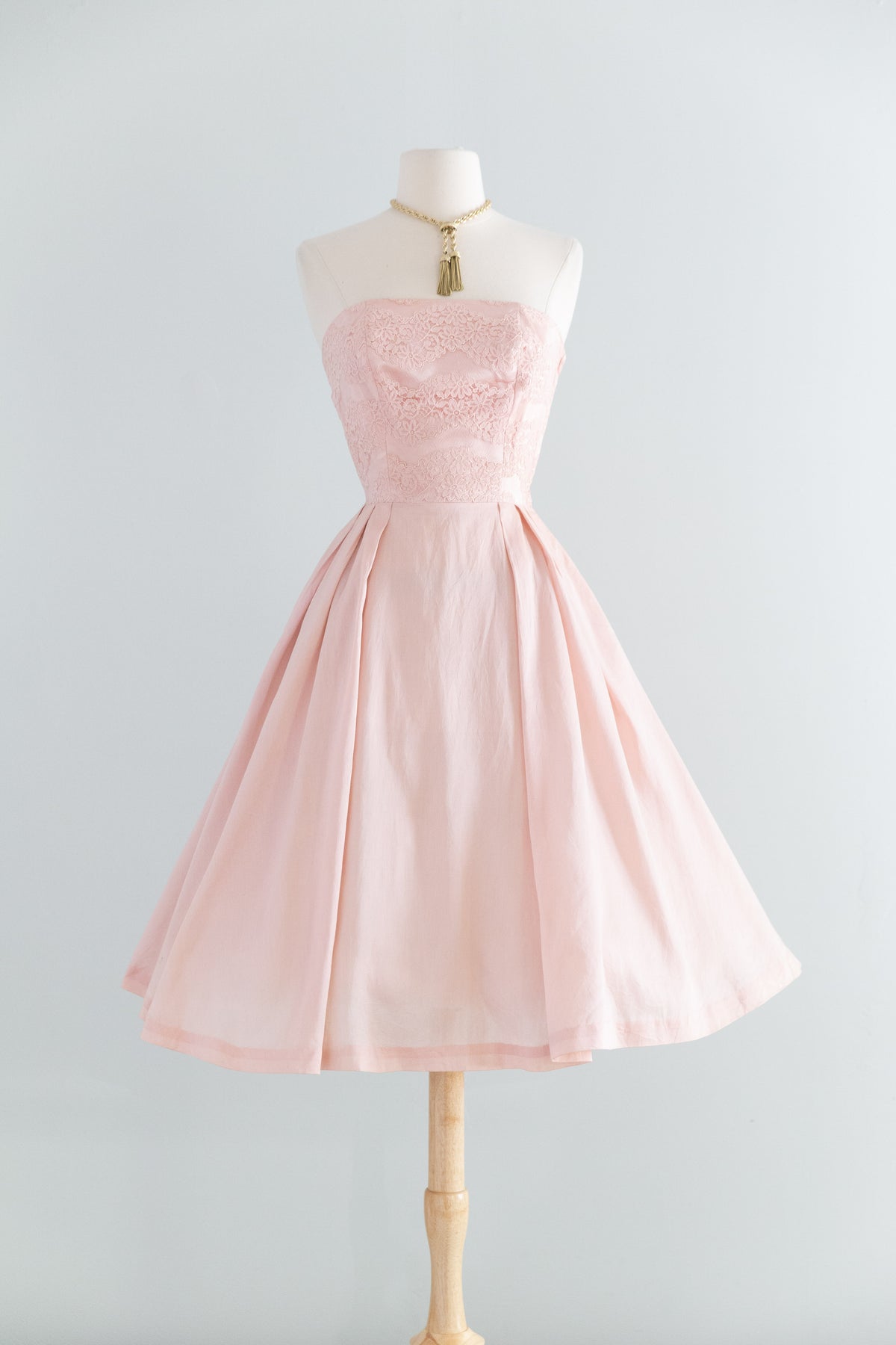pink fifties dress Akklian Women's 1950s Hepburn Teen Girls Pretty Pleated Swing Dress Evening Party Prom Elegant Cinched Waist Dress : Clothing, Shoes & Jewelry Perfect for Christmas parties Cavosen Womens 50s Dresses Pink