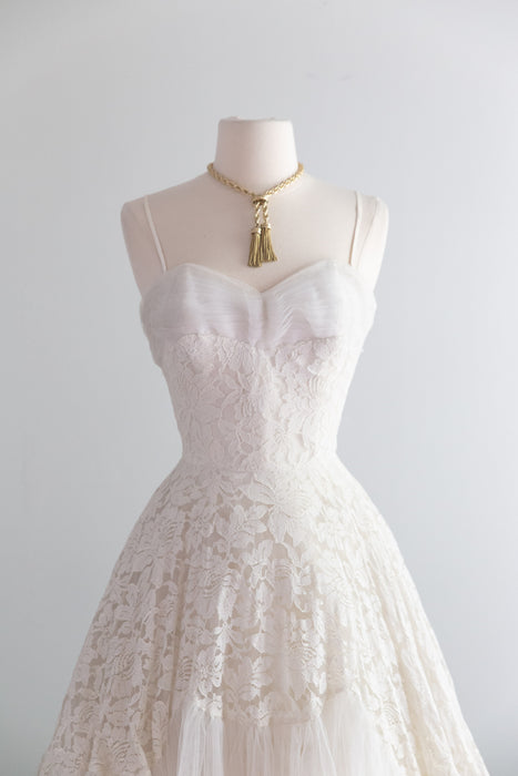Dreamy 1950's Wedding Gown With Scalloped Lace & Full Tulle Skirt / XS