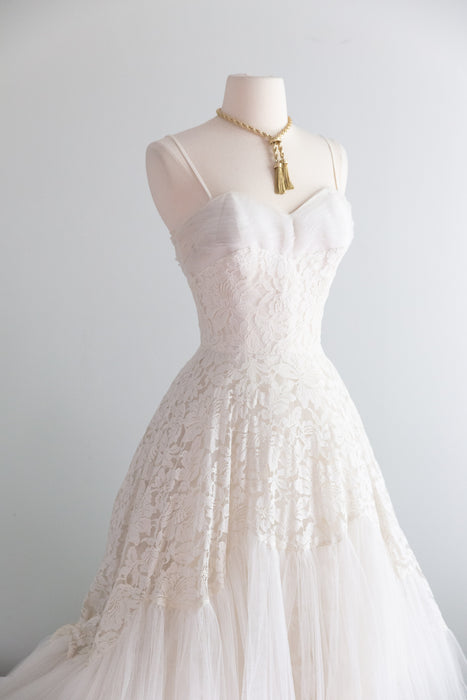 Dreamy 1950's Wedding Gown With Scalloped Lace & Full Tulle Skirt / XS