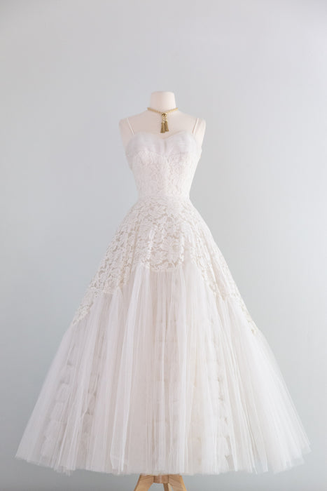 Dreamy 1950's Wedding Gown With Scalloped Lace & Full Tulle Skirt / XS