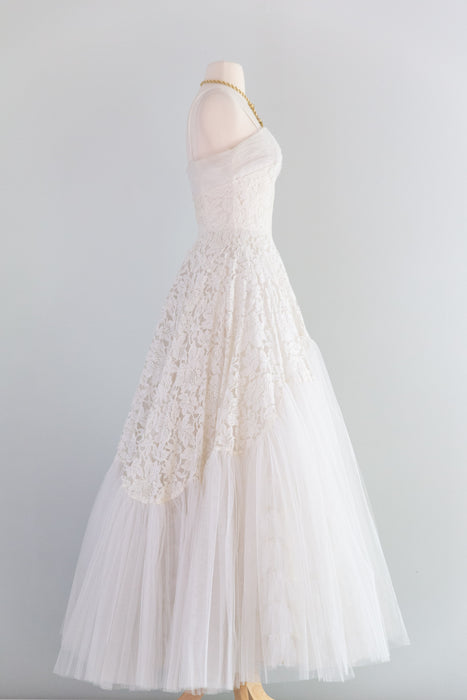 Dreamy 1950's Wedding Gown With Scalloped Lace & Full Tulle Skirt / XS