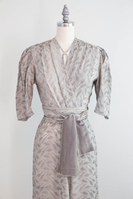 Exquisite 1930's Metallic Silver Lame Evening Dress With Wheat Motif / Small