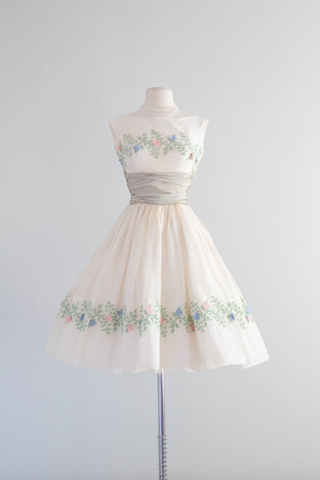 Vintage Embroidered Organdy Party Dress With Floral Applique / XS – Xtabay Vintage Vintage Embroidered Organdy Party Dress With Floral Applique / XS – Xtabay Vintage