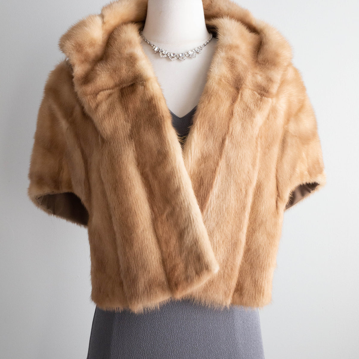Vintage 1950's Honey Blond Mink Wrap With Pockets / Medium
