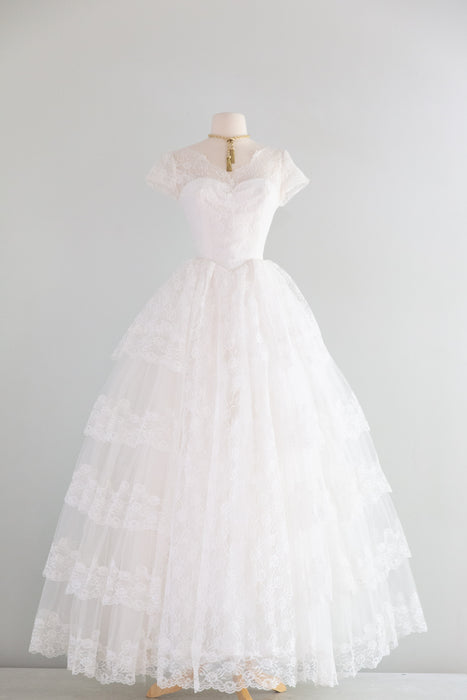 Breathtaking 1950's Sweetheart Lace Wedding Gown / S