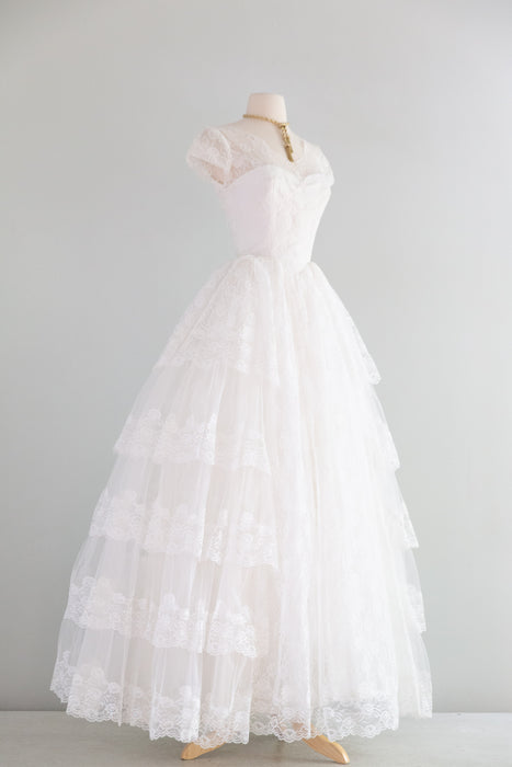 Breathtaking 1950's Sweetheart Lace Wedding Gown / S