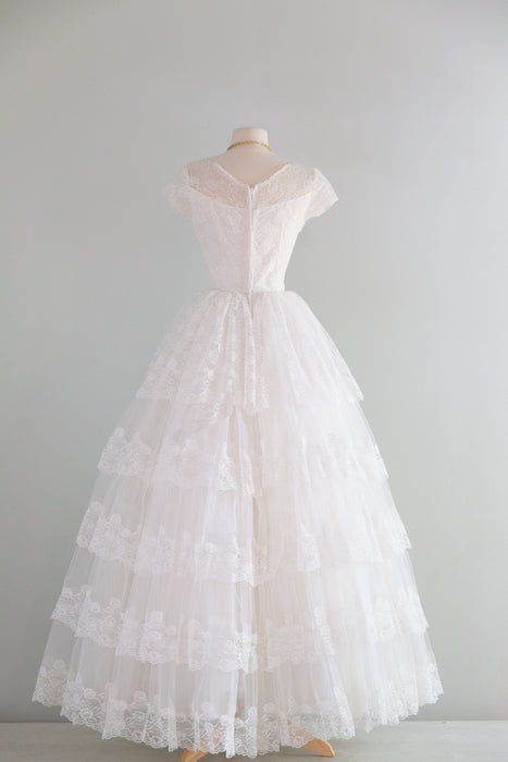 Breathtaking 1950's Sweetheart Lace Wedding Gown / S