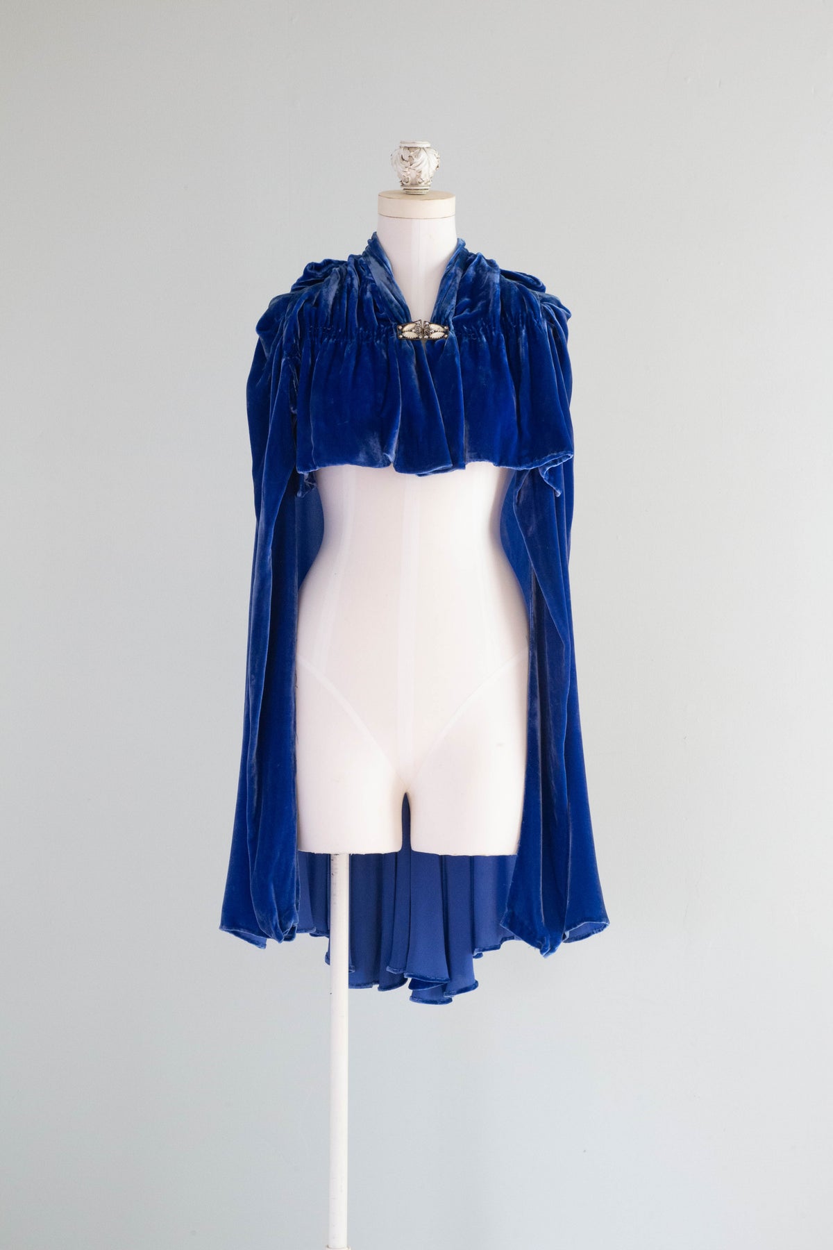 Stunning 1930's Sapphire Silk Velvet Evening Cape / OSFM – Xtabay