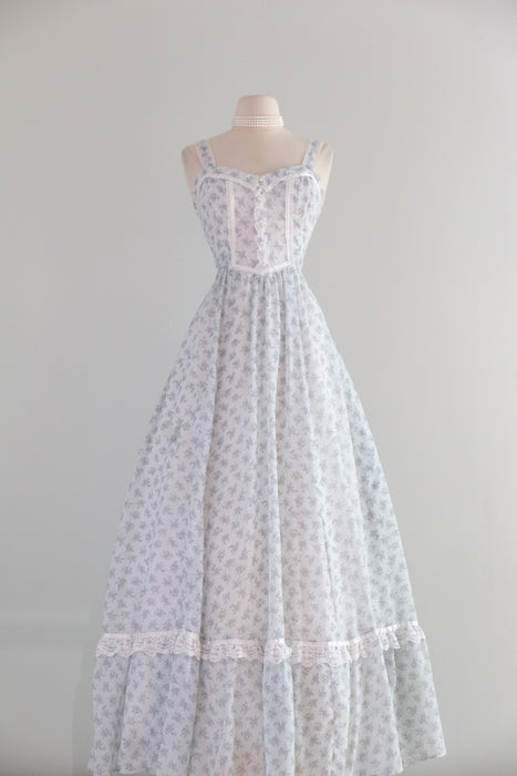 Vintage 1970's Gunne Sax Dress in Floral Cotton with Lace Corset Bodice / SM
