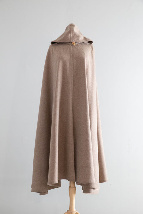 Elegant 1970's Hooded Wool Cape From The Clothes Horse / OS