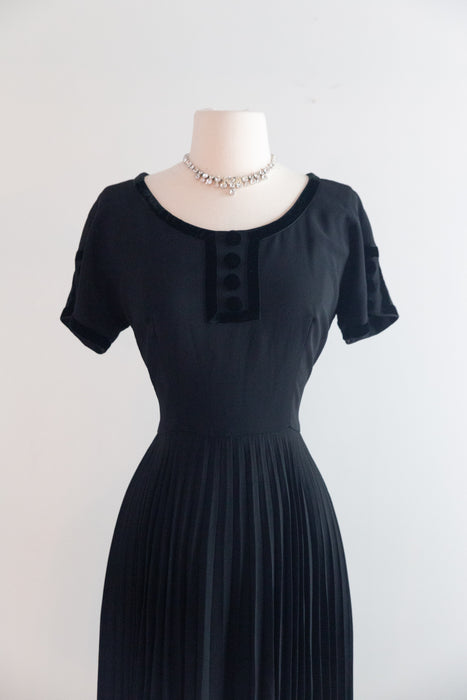 Elegant Early 1950's New Look Era Black Cocktail Dress With Pleated Skirt And Velvet Trim / M