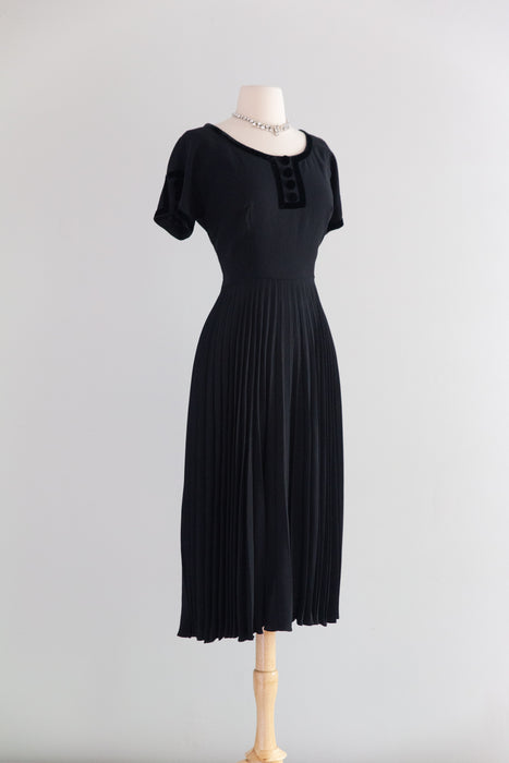Elegant Early 1950's New Look Era Black Cocktail Dress With Pleated Skirt And Velvet Trim / M