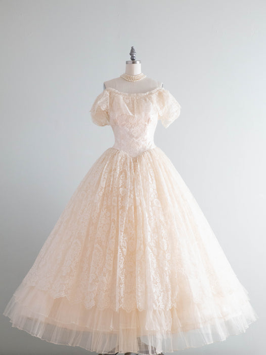 Breathtaking 1950's Chantilly Lace Wedding Dress In Blushing Ivory / Small