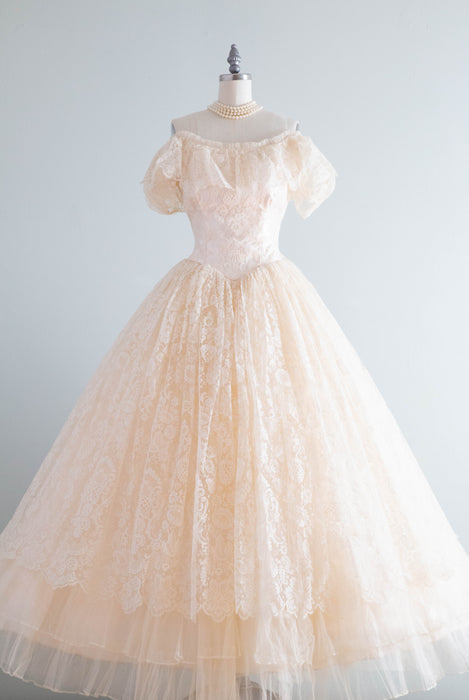 Breathtaking 1950's Chantilly Lace Wedding Dress In Blushing Ivory / S Xtabay Vintage Breathtaking 1950's Chantilly Lace Wedding Dress In Blushing Ivory / S Xtabay Vintage