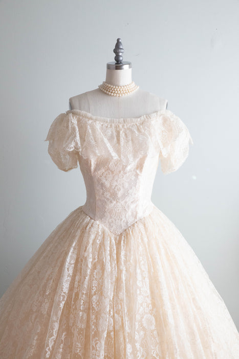 Breathtaking 1950's Chantilly Lace Wedding Dress In Blushing Ivory / Small